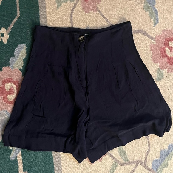 Zara lightweight navy, flowy shorts - Picture 1 of 3